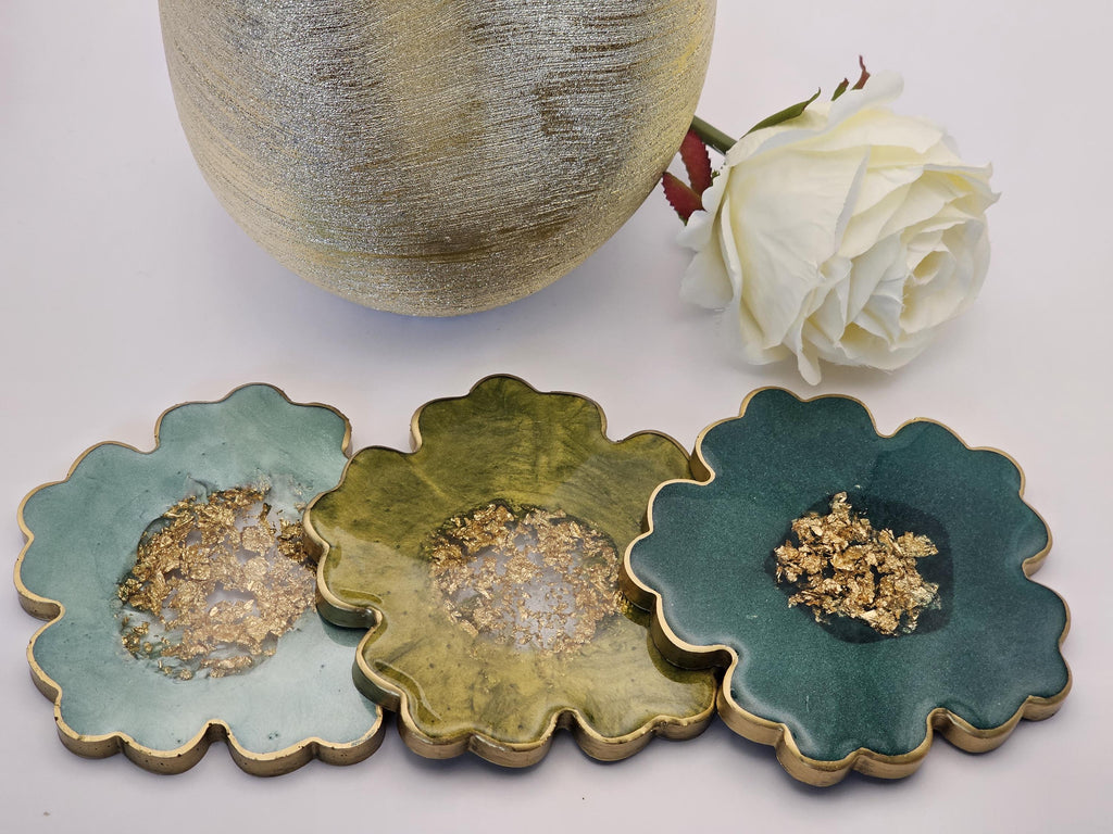Emerald Glow Collection 🌸 Flower shaped resin coaster
