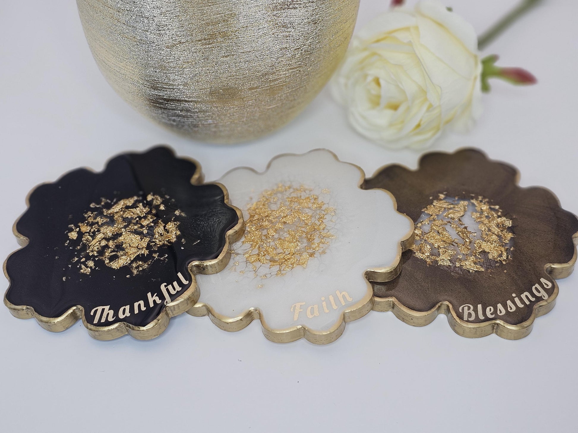 Opulent Earth collection 🌎 Flower shaped coaster