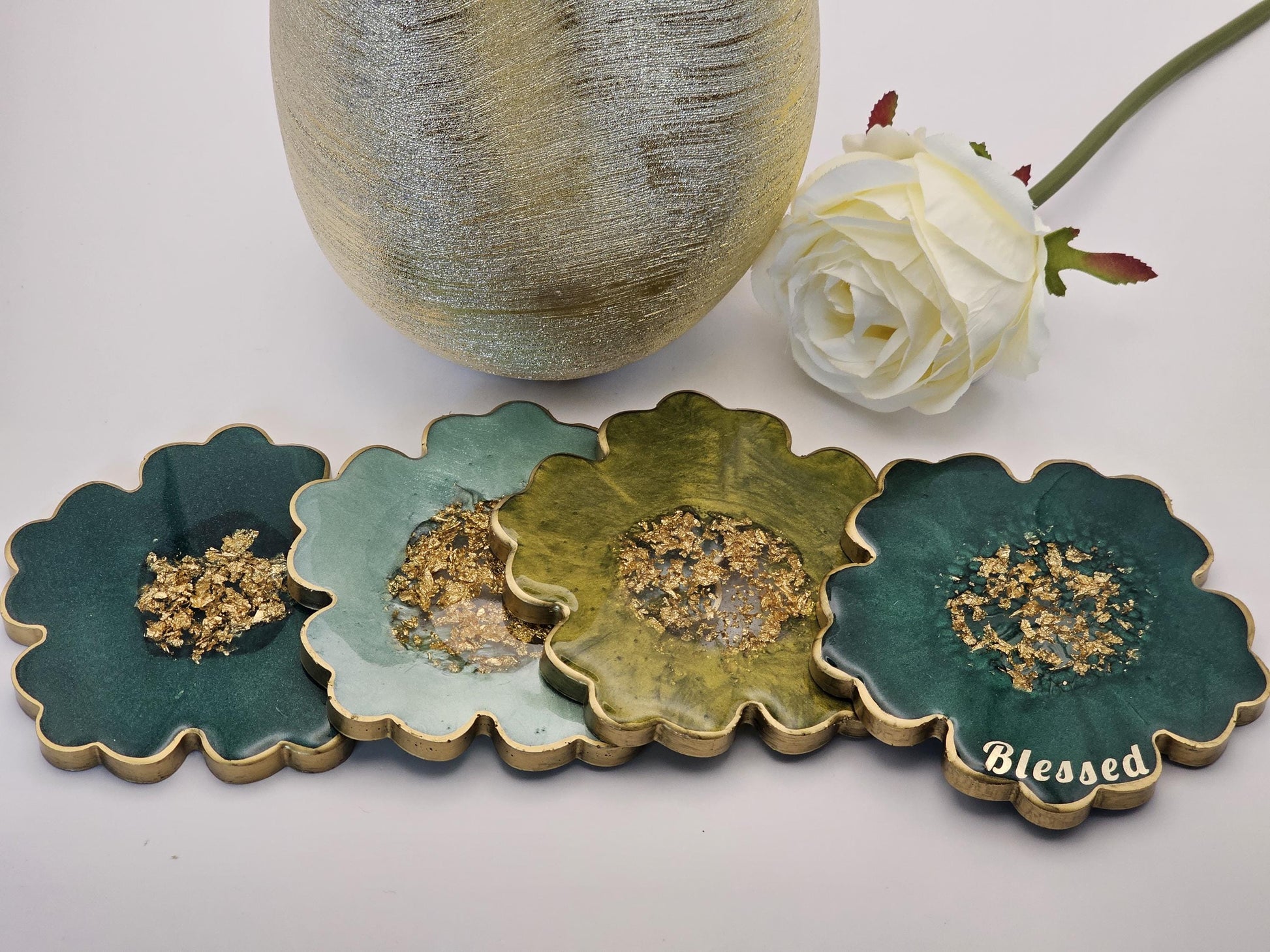 Emerald Glow Collection 🌸 Flower shaped resin coaster