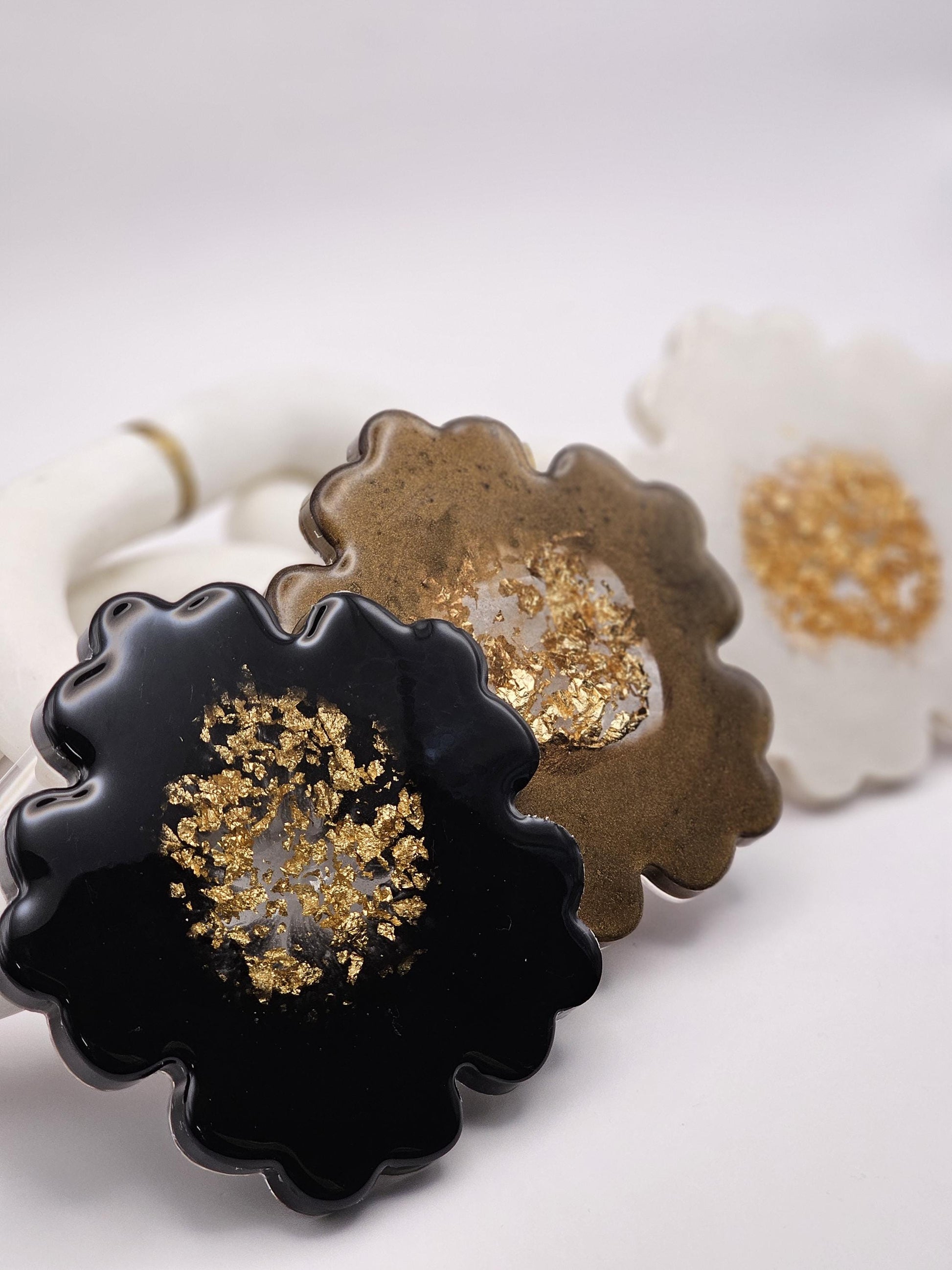 Opulent Earth collection 🌎 Flower shaped coaster