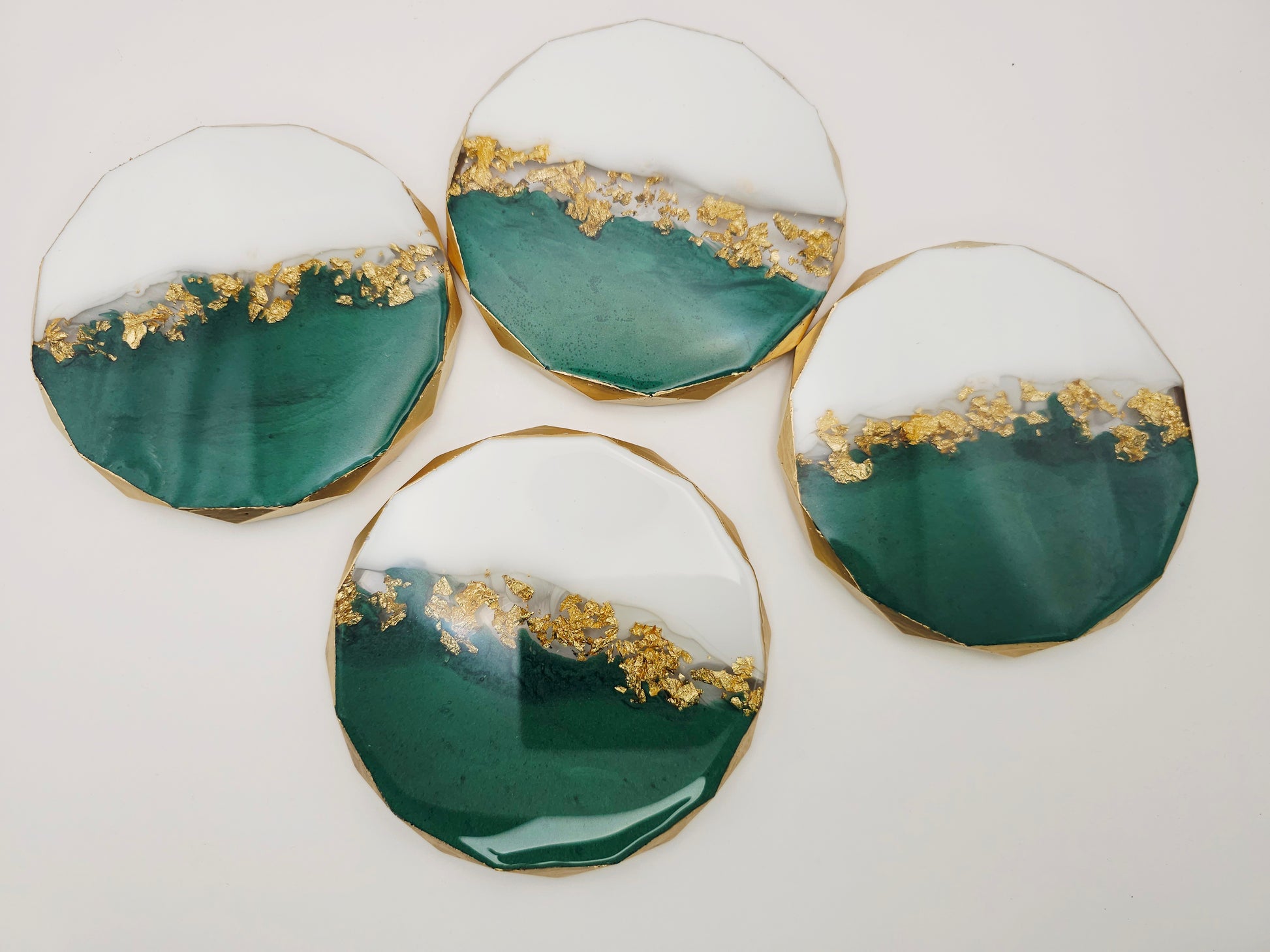 4-Piece Diamond Edge Resin Coaster Set – White & Emerald Green with Gold Accents